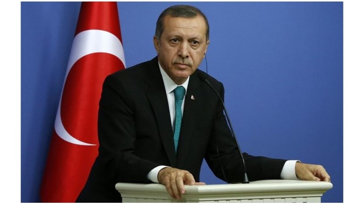 «Tο μακρύ χέρι του Ερντογάν φθάνει και στην Ευρώπη» λέει γερμανός συγγραφέας τουρκικής καταγωγής
