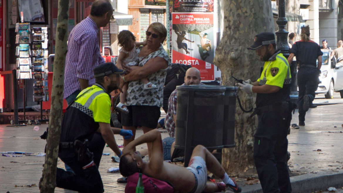 «Είναι οπλισμένος και επικίνδυνος»: Ψάχνουν σε όλη την Ευρώπη τον τζιχαντιστή της Βαρκελώνης