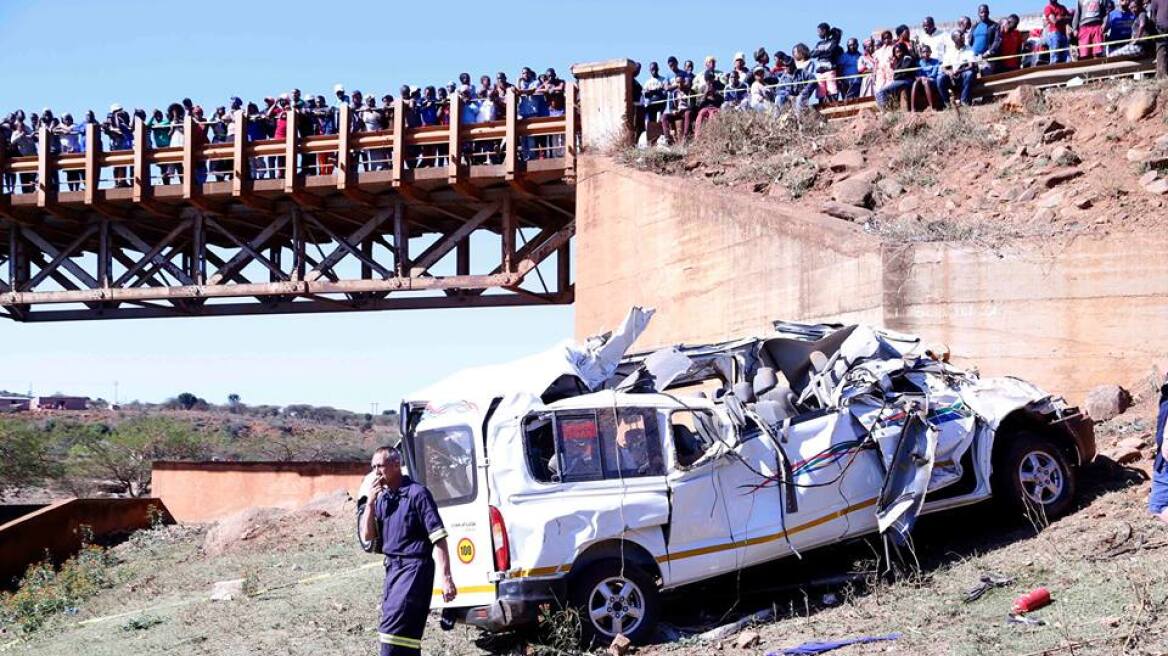 Νότια Αφρική: 19 νεκροί σε δυστύχημα με υπερφορτωμένο minibus