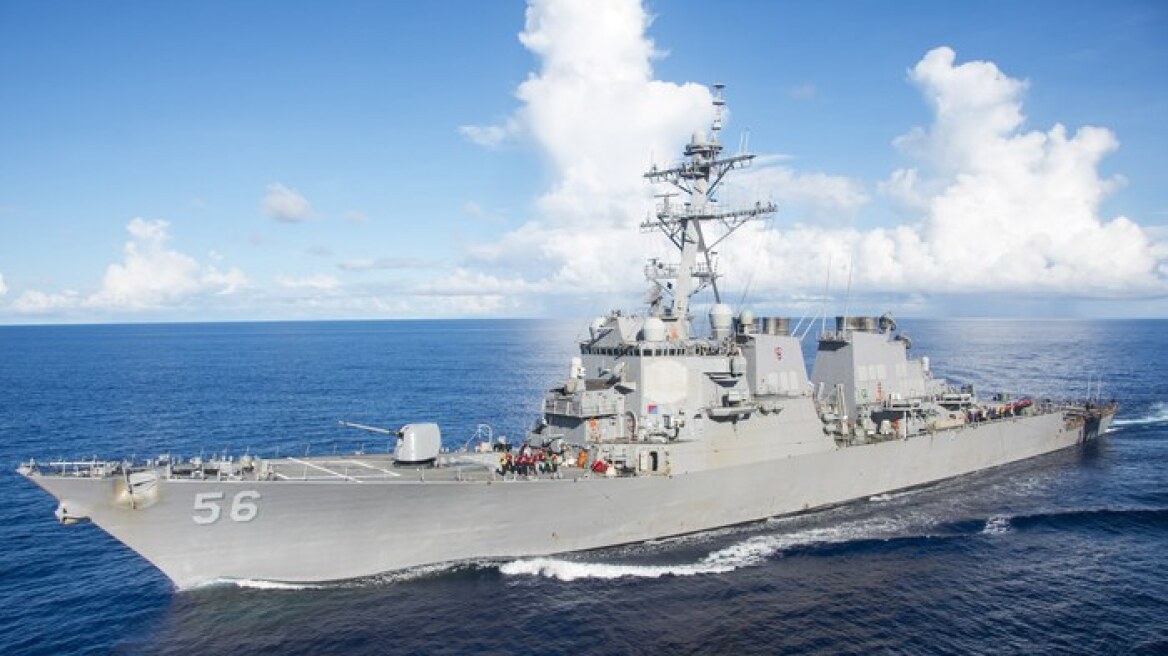 Εξακολουθούν να αγνοούνται οι δέκα ναύτες του αμερικανικού αντιτορπιλικού μετά τη σύγκρουση