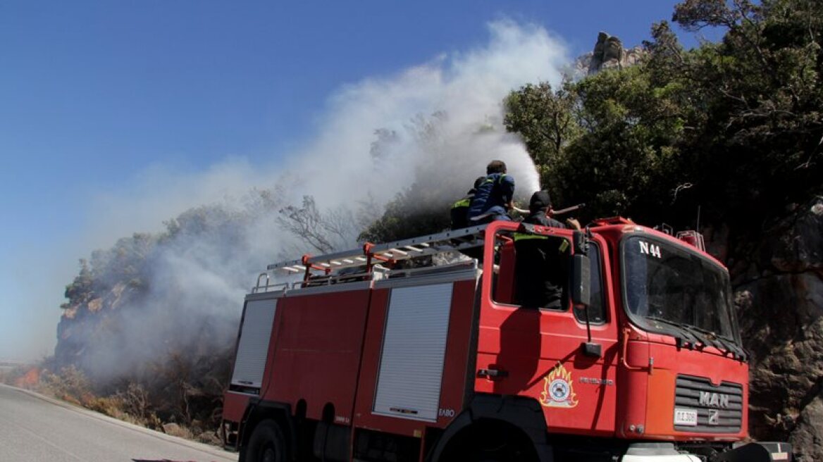 Κέρκυρα: Σε εξέλιξη η φωτιά στη Δαφνίλα - Έσβησε στο Κέντρωμα 