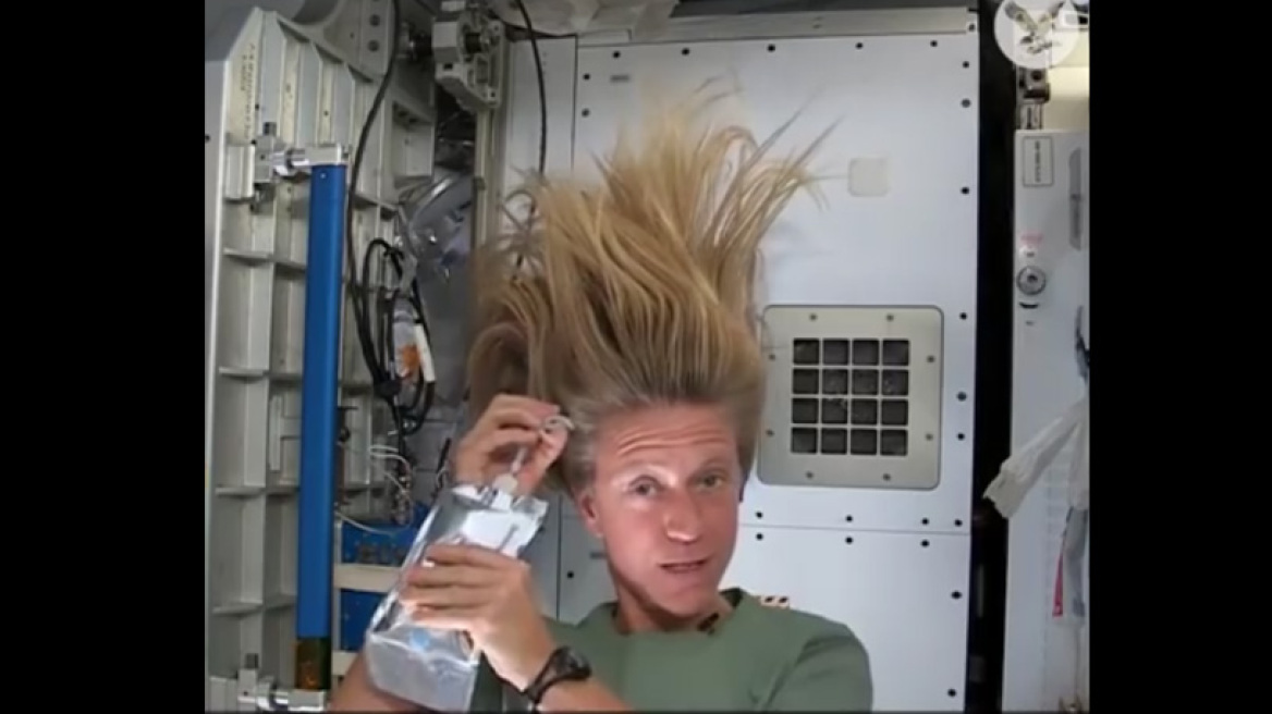 Βίντεο: Δεν θα πιστέψετε πώς λούζουν τα μαλλιά τους οι αστροναύτες