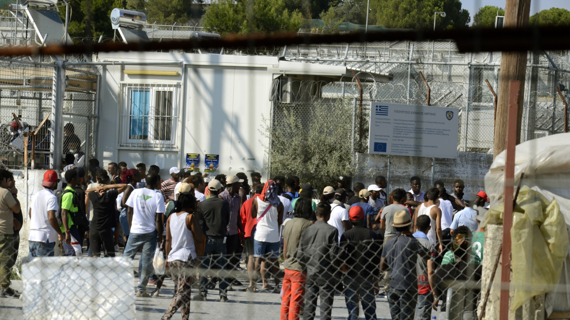 Λέσβος: Επιστροφή στο παρελθόν με πάνω από 5.000 πρόσφυγες και μετανάστες