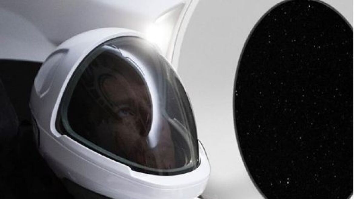 O Έλον Μασκ αποκάλυψε τη στολή αστροναυτών της SpaceX