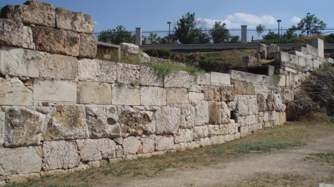 Τα μεγαλοπρεπή Θεμιστόκλεια Τείχη των Αθηνών