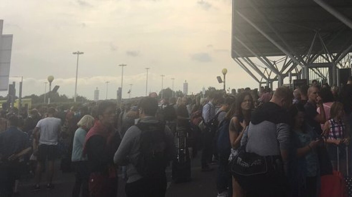 Εκκενώθηκε το αεροδρόμιο του Στάνστεντ στο Λονδίνο λόγω ύποπτου αντικειμένου