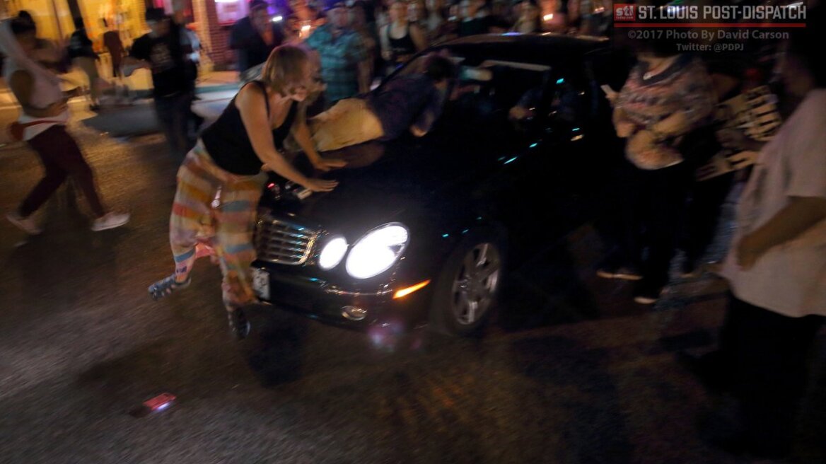 ΗΠΑ: Αυτοκίνητο παρέσυρε διαδηλωτές σε συγκέντρωση στο Σεντ Λούις