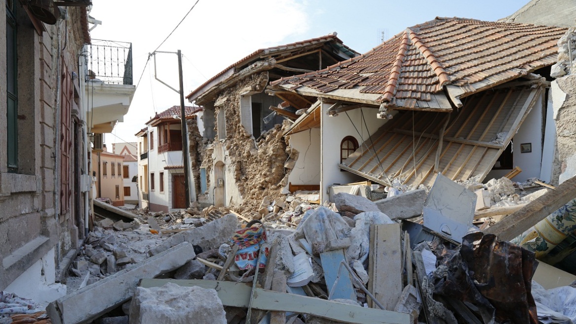 Πέρασαν σε σχολές και κάνουν όνειρα τέσσερα παιδιά της σεισμόπληκτης Βρίσας