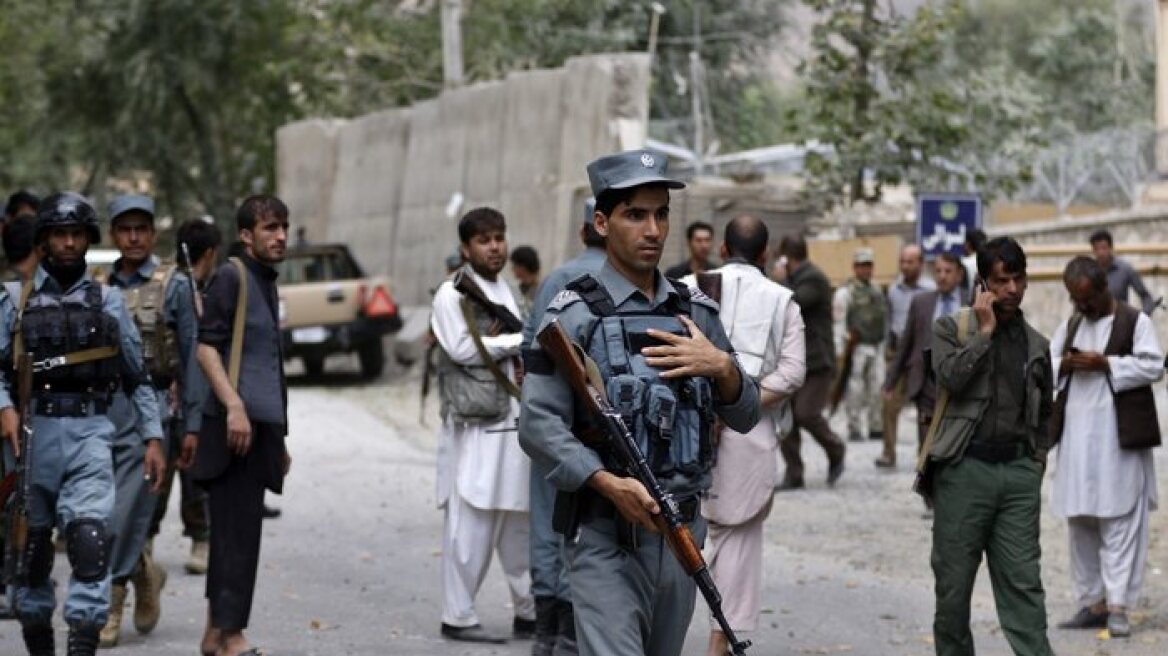 Βομβιστική επίθεση σε τέμενος στην Καμπούλ - Δώδεκα νεκροί