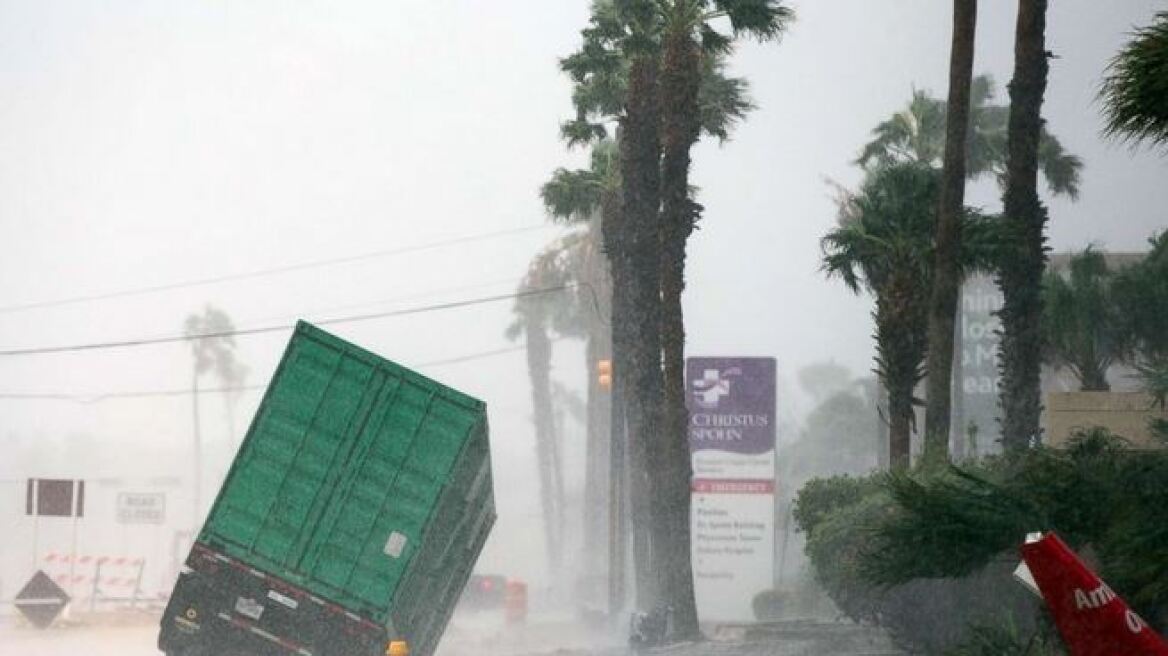 Σε κατάσταση φυσικής καταστροφής το Τέξας- Έφτασε ο τυφώνας Χάρβεϊ