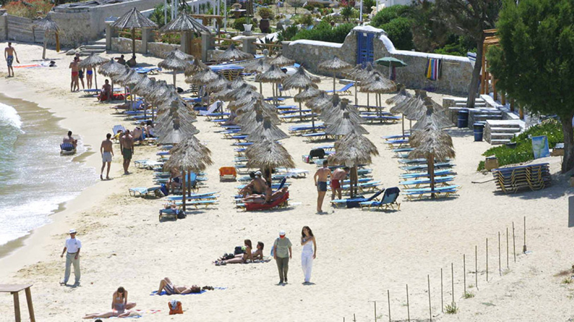 Είσπραξη 4 εκατ. ευρώ τον Ιούλιο σε beach bar της Μυκόνου 