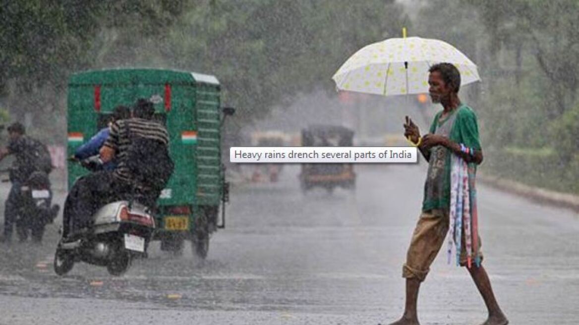  Ινδία: Παρέλυσε η Βομβάη από καταρρακτώδεις βροχές και πλημμύρες