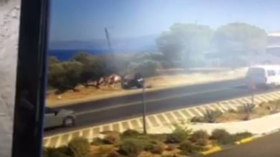 Βίντεο: «Γουρούνα» καρφώνεται σε στύλο στην Κρήτη - Τραυματίστηκαν δύο γυναίκες