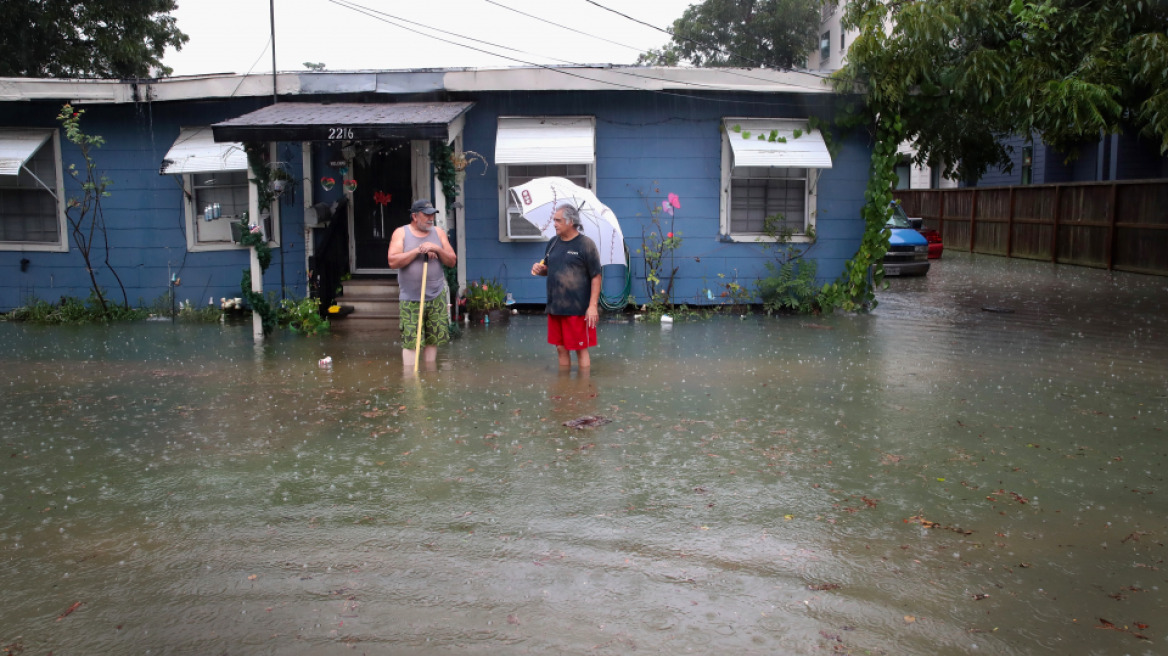ΗΠΑ: Έως και 40.000 σπίτια καταστράφηκαν από τη μανία του τυφώνα Χάρβεϊ