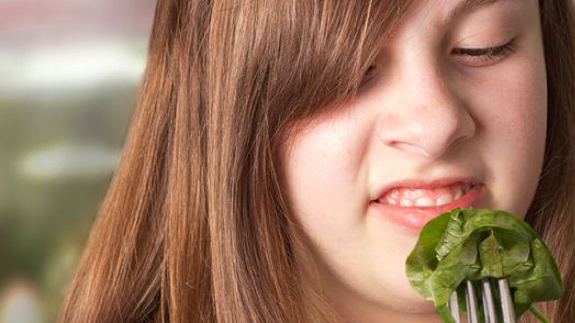 Καθηγητής ψυχολογίας αποκαλύπτει: Να πώς θα πείσετε τα παιδιά σας να... φάνε λαχανικά