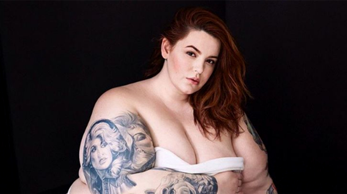 Το plus size μοντέλο Tess Holliday ποζάρει γυμνό και δηλώνει: «Και οι χοντροί κάνουν σεξ»
