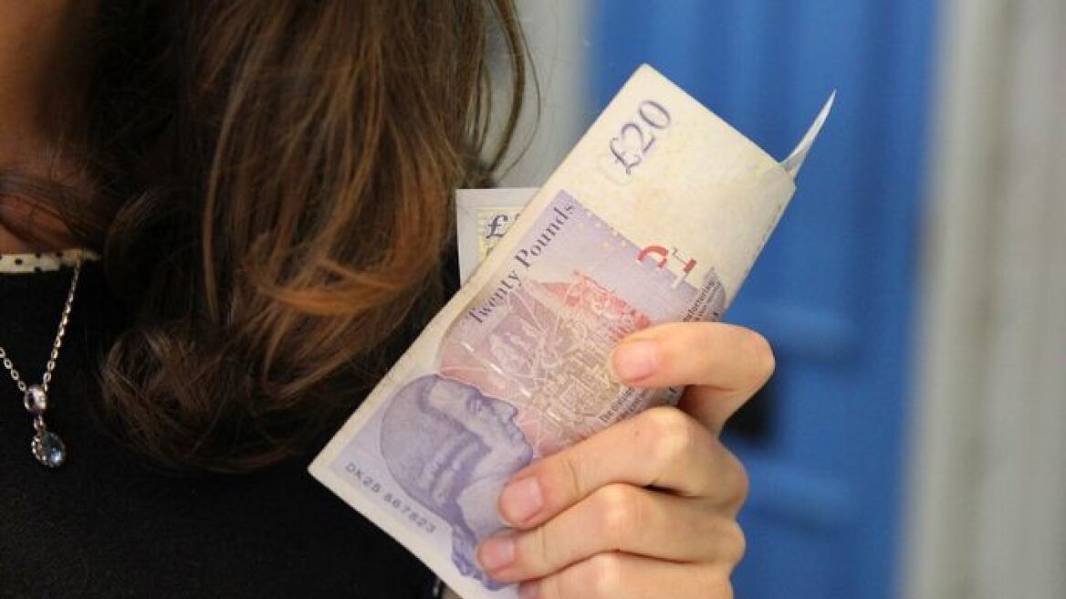 Απίστευτο: Βρετανίδα μάνα έστειλε «λογαριασμό» 2.200 ευρώ στην κόρη της επειδή τη... φιλοξένησε