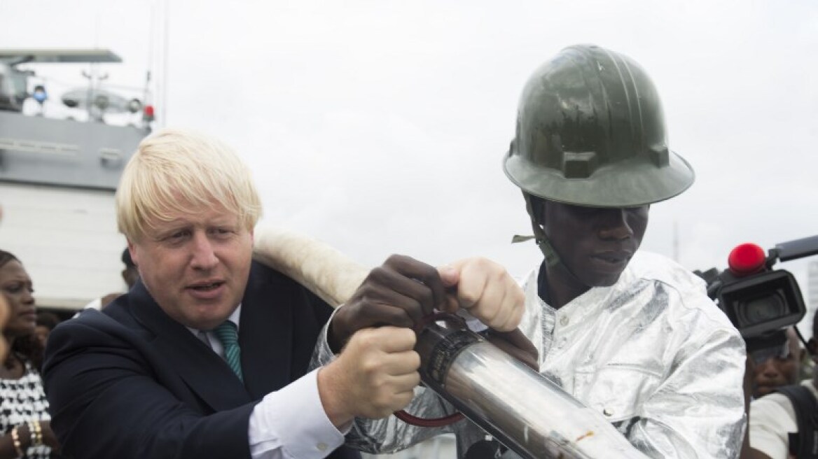 Βίντεο: Ο Βρετανός ΥΠΕΞ το έπαιξε «Ράμπο» και «κυνήγησε» πειρατές στη Νιγηρία