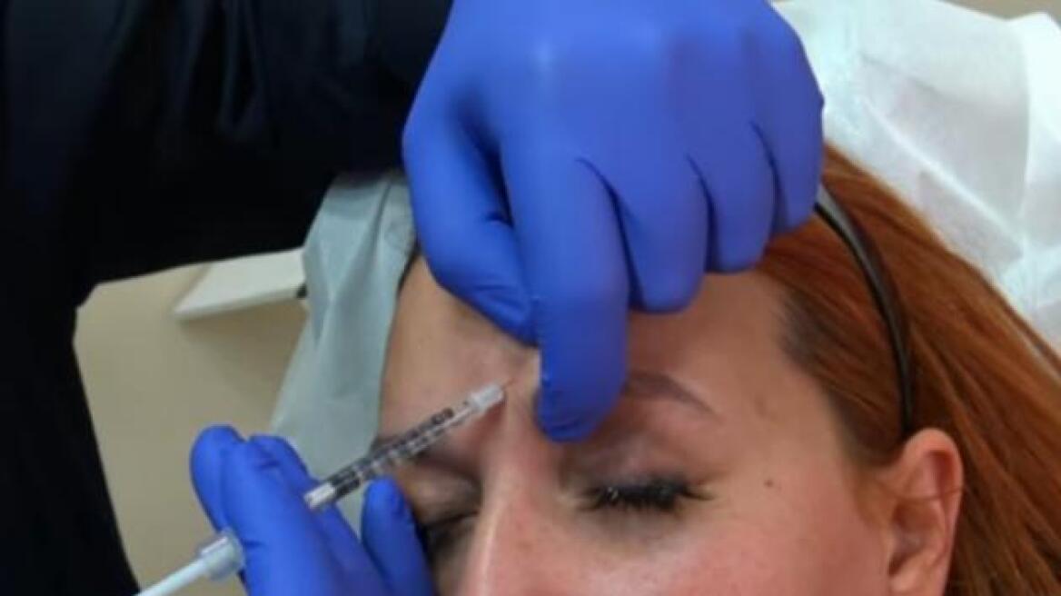 Η Σίσσυ Χρηστίδου κάνει botox μπροστά στην κάμερα 