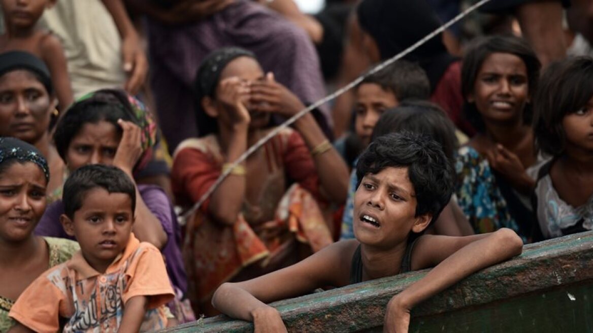 Χάος στη Μιανμάρ: Χιλιάδες μουσουλμάνοι Ροχίνγκια προσπαθούν να διαφύγουν στο Μπανγκλαντές