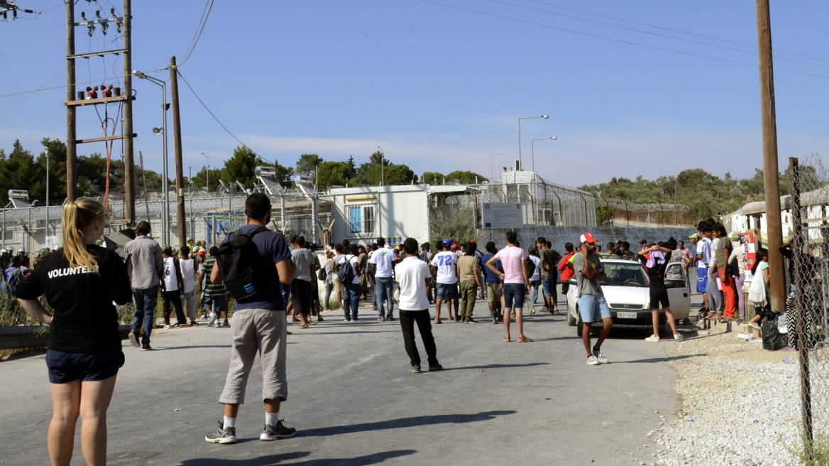 Οινόφυτα: Μακελειό μεταξύ νεαρών Πακιστανών για ένα κινητό!