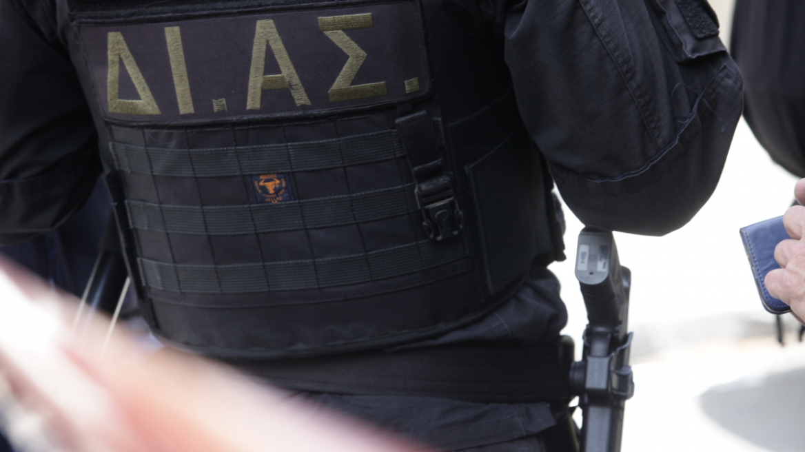 Συναγερμός στην ΕΛΑΣ: 34χρονος Ιρακινός κυκλοφορούσε με σπαθί στο κέντρο της Αθήνας