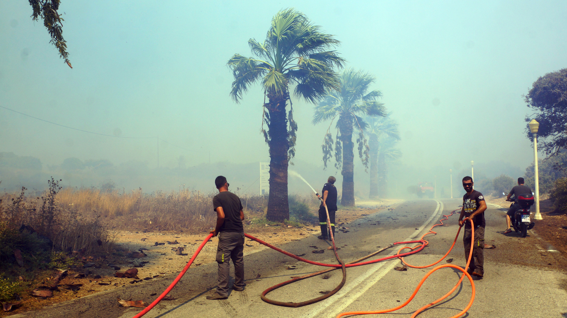 Πυρκαγιά στην Κέρκυρα: Καίγεται χαμηλή βλάστηση στις Αλυκές