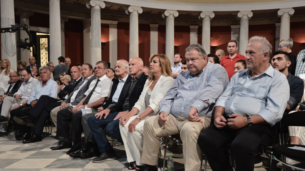 Τα 43α γενέθλια του ΠΑΣΟΚ στο Ζάππειο: Οι απουσίες, τα «παρών» και το... παρασκήνιο