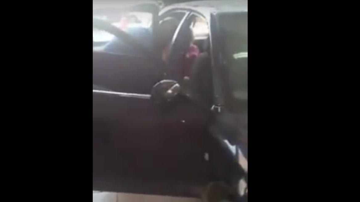 Βίντεο: Γυναίκα γέννησε στο πίσω κάθισμα αυτοκινήτου στην Πάτρα 