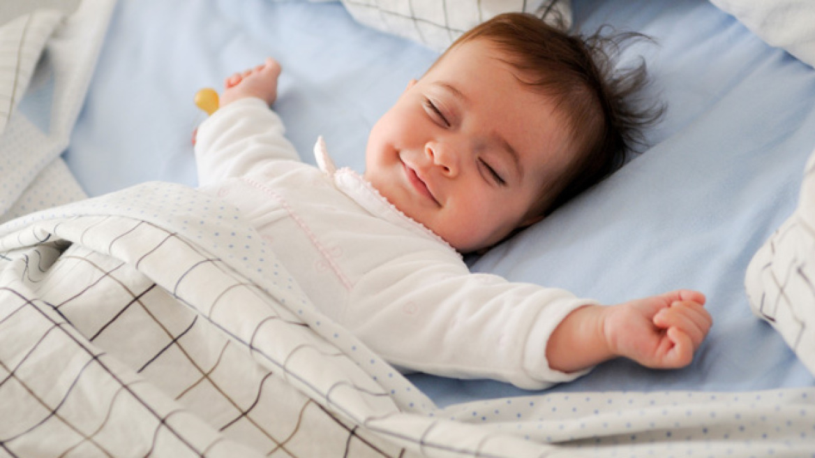 Ερευνα: Τα μωρά κοιμούνται καλύτερα στο δικό τους δωμάτιο και όχι στων γονιών τους