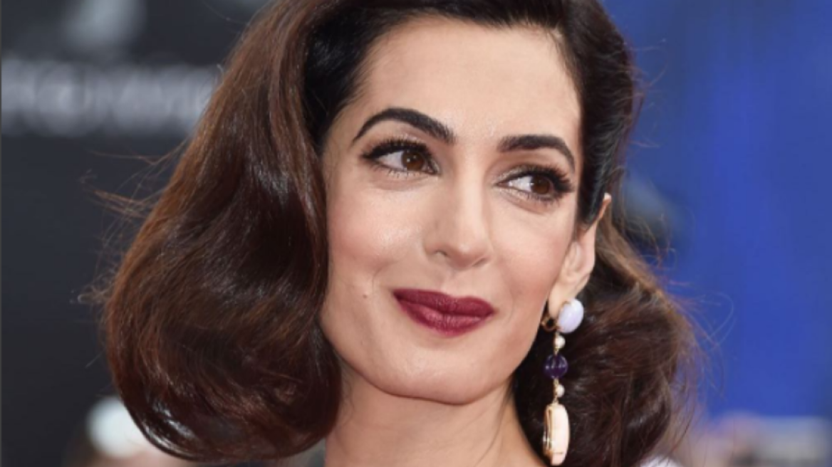 H Amal Clooney συνεχίζει να κερδίζει τις εντυπώσεις στη Βενετία με vintage Couture