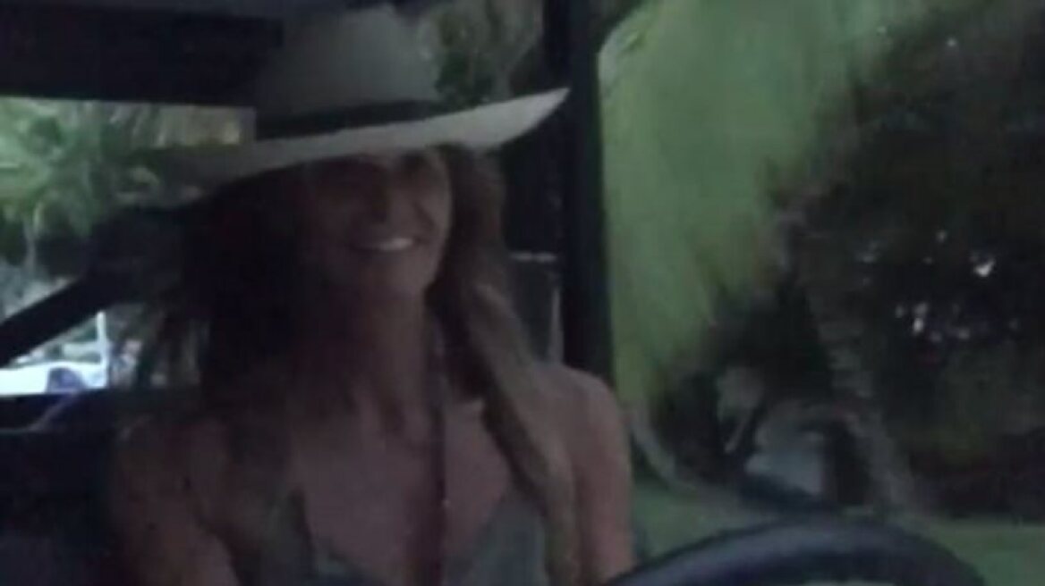 Elle Macpherson rides buggy in lingerie! (video)