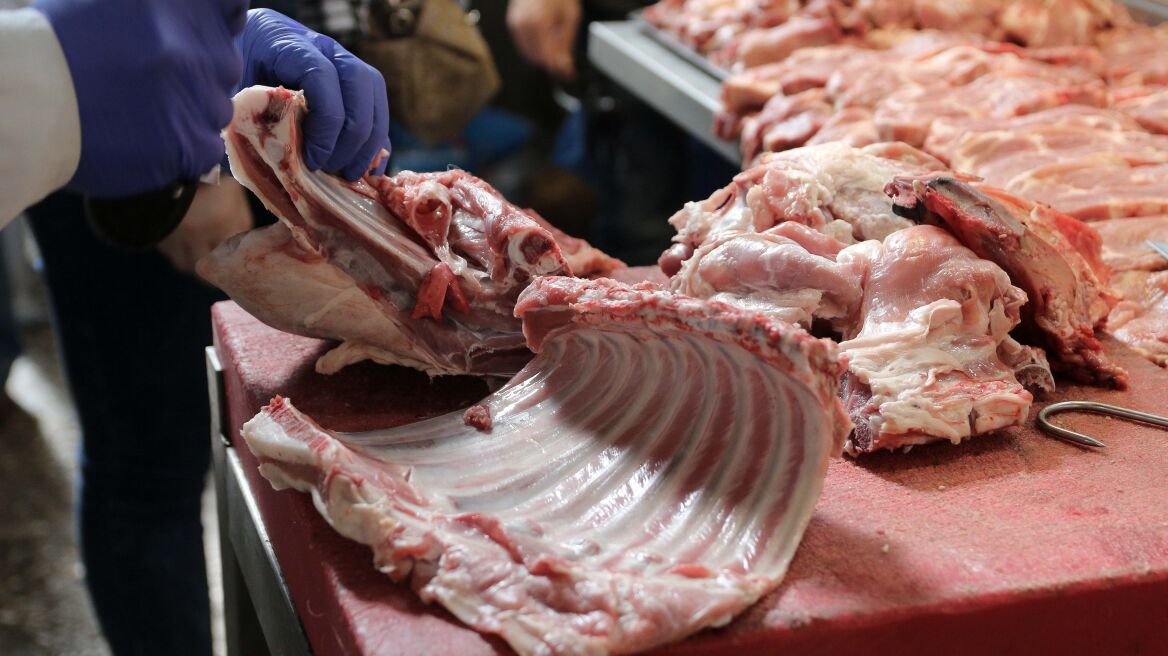 Πειραιάς: Κατασχέθηκαν ακατάλληλα κρέατα σε εστιατόριο