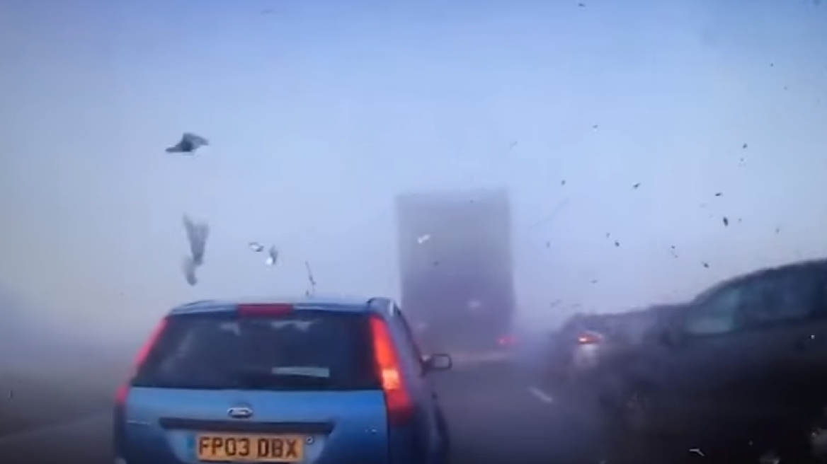 «Καραμπόλα» στην ομίχλη: Οδηγός γλιτώνει από θαύμα ενώ 8 οχήματα μετατρέπονται σε συγκρουόμενα