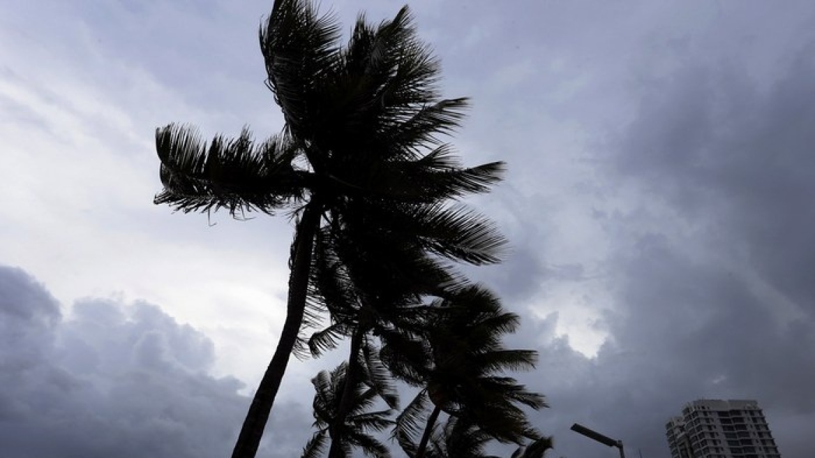 Σε «κόκκινο» συναγερμό η Γουαδελούπη για το πέρασμα του τυφώνα Ίρμα