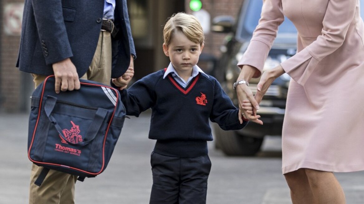 Βίντεο: Η πρώτη μέρα στο σχολείο για τον πρίγκιπα Γεώργιο - Τον πήγε μόνο ο Ουίλιαμ