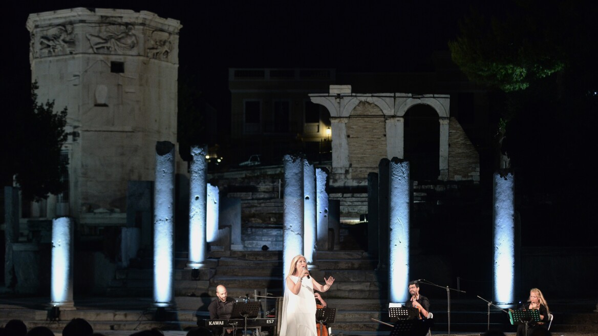  Η Αλεξάνδρα Γκράβας τραγούδησε με πανσέληνο στη Ρωμαϊκή Αγορά