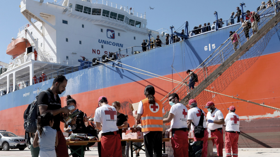 Μουζάλας: 25.000-30.000 πρόσφυγες και μετανάστες μένουν οριστικά στην Ελλάδα