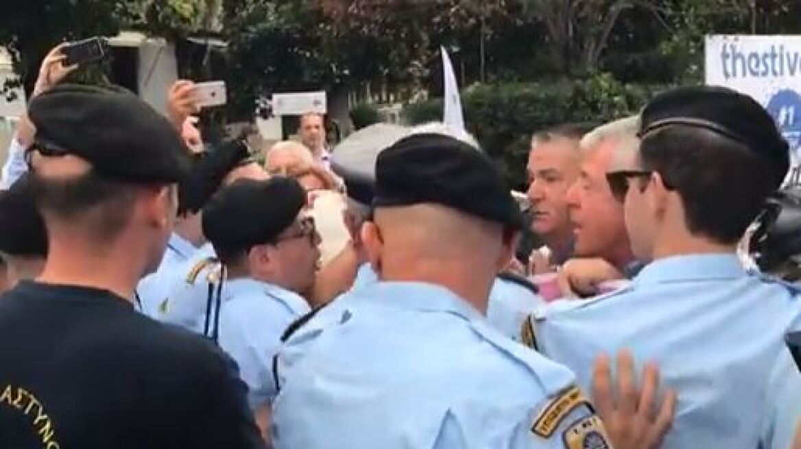 Θεσσαλονίκη: Αστυνομικοί εμπόδισαν μέλη της ΠΟΕΔΗΝ να πλησιάσουν τον Τσίπρα