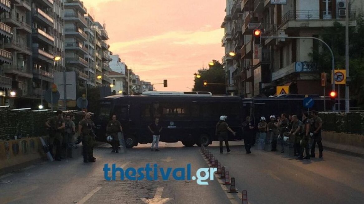 Θεσσαλονίκη: Μπλόκο των ΜΑΤ στην πορεία των αντιεξουσιαστών