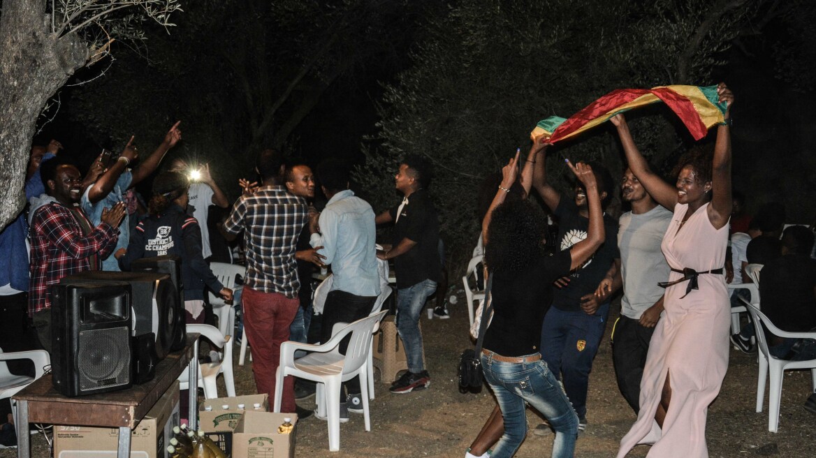 Ευτυχές το έτος... 2010: Τη δική τους Πρωτοχρονιά γιόρτασαν οι Αιθίοπες πρόσφυγες στη Μόρια
