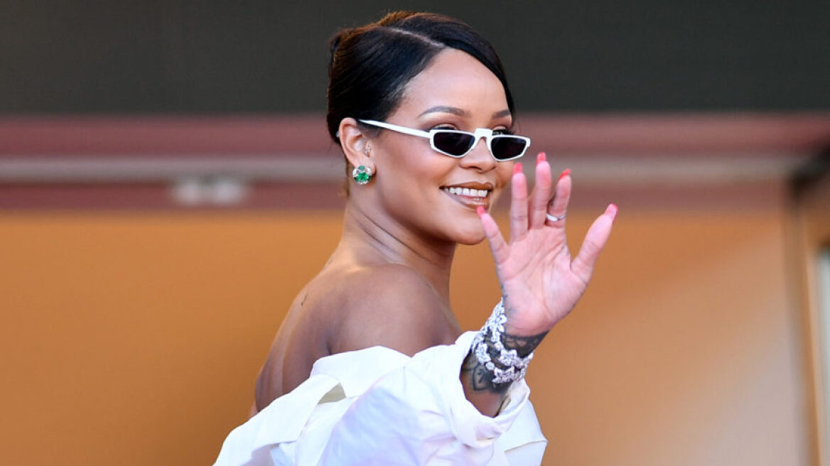 H Rihanna μόλις παρουσίασε flip-flops με τακούνια