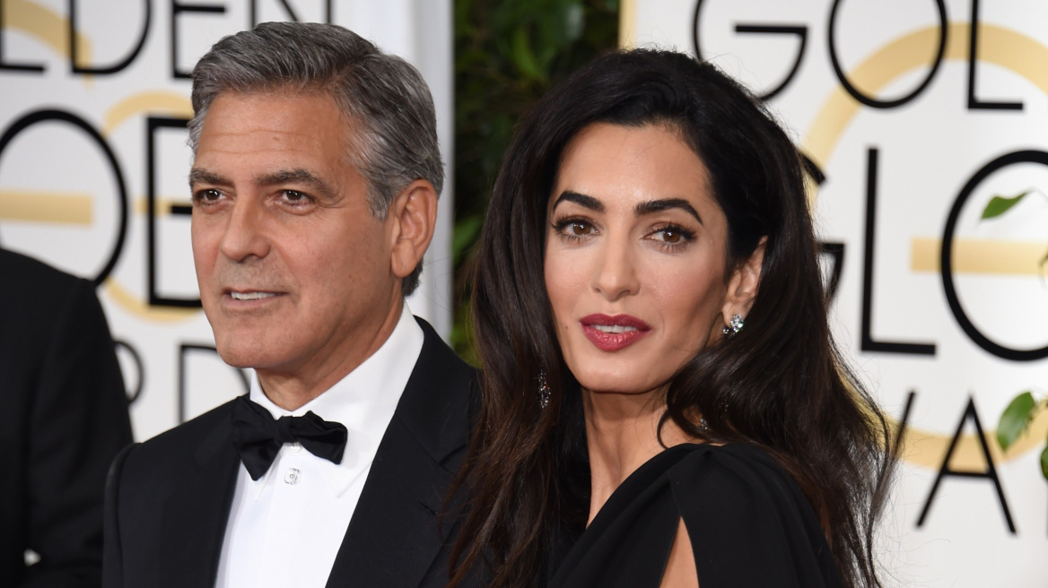George Clooney: Ξυπνάω κάθε τρεις ώρες για να βοηθήσω την Amal να θηλάσει τα δίδυμα 