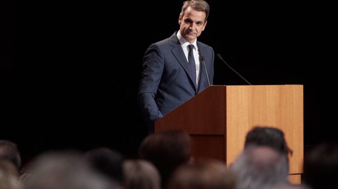 Mitsotakis vows to reform constitution to allow private universities
