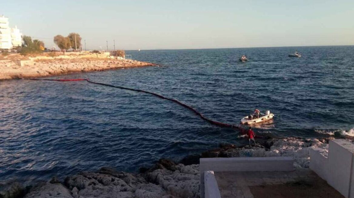Salamina oil spill spreads to Piraeus. Fears of great ecological disaster (videos-photos)