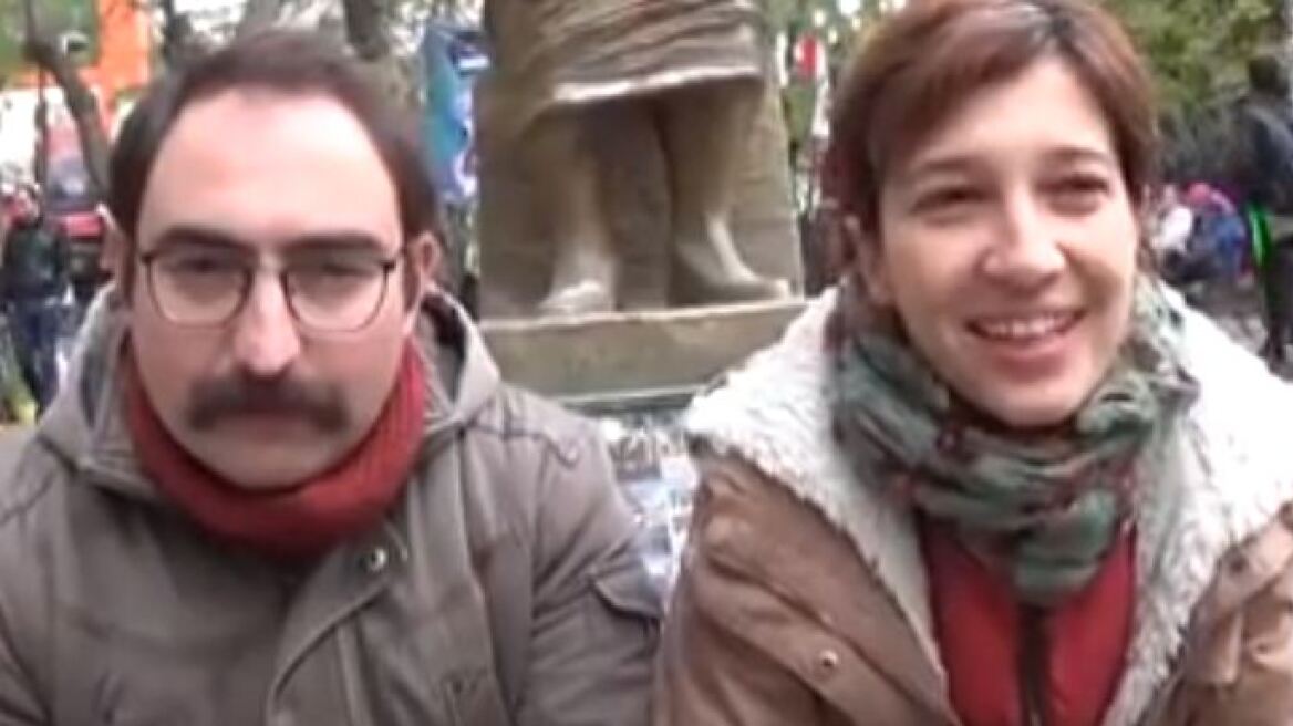 Τουρκία: Σε κλίμα έντασης ξεκίνησε η δίκη των δύο εκπαιδευτικών που κάνουν απεργία πείνας