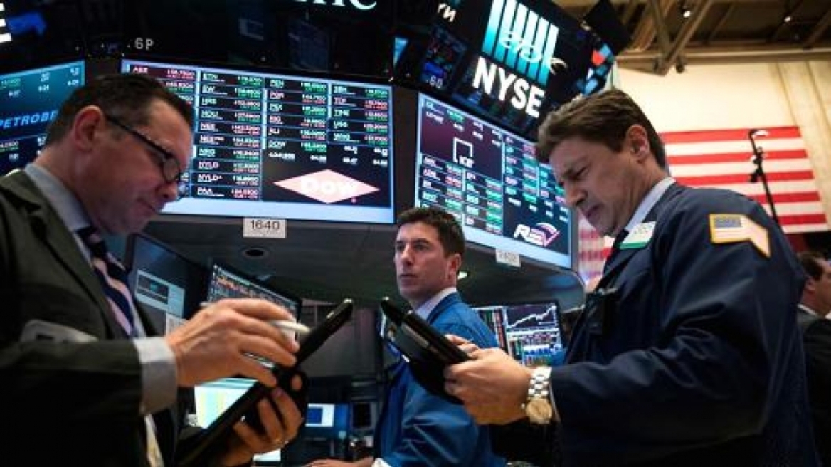  Εβδομαδιαία κέρδη 1% στη Wall Street χάρη στο τραπεζικό ράλι