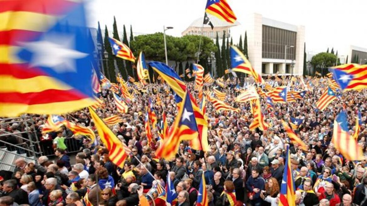 Κατασχέσεις προεκλογικών φυλλαδίων και αφισών ενόψει του δημοψηφίσματος στην Καταλονία