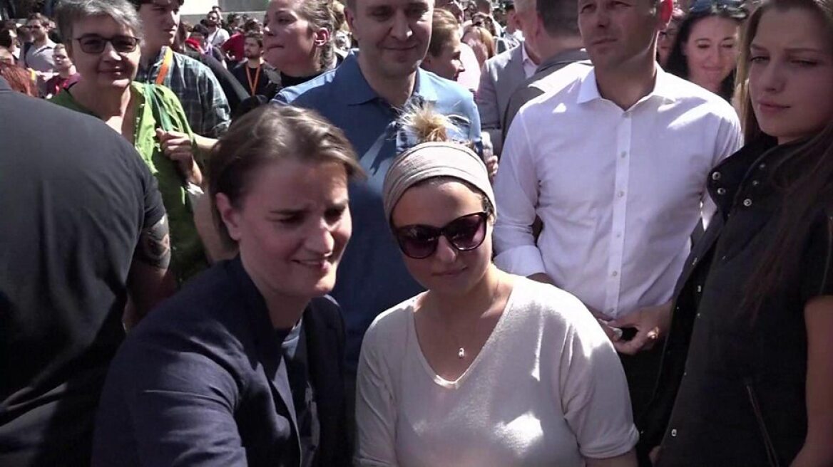 Η Σέρβα Άνα Μπράνμπιτς η πρώτη πρωθυπουργός των Βαλκανίων που πηγαίνει σε gay pride