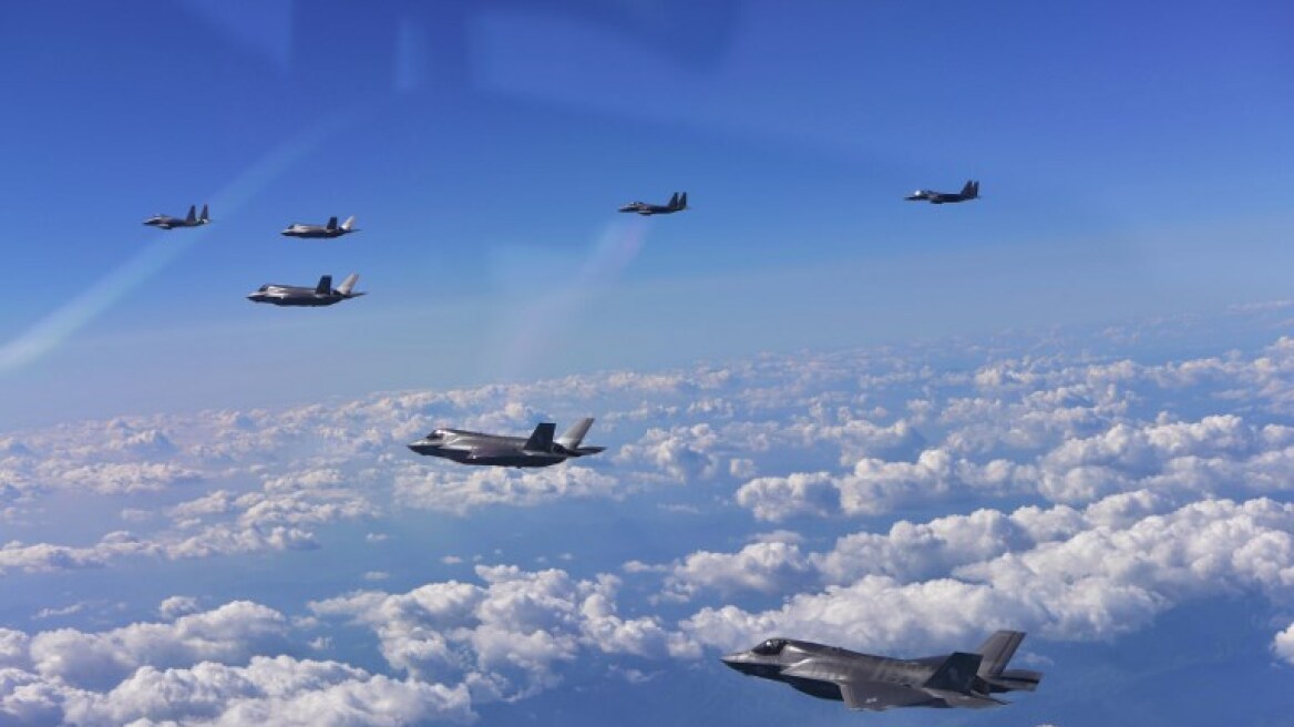 Αμερικανικά βομβαρδιστικά κάνουν άσκηση στην Κορεατική χερσόνησο